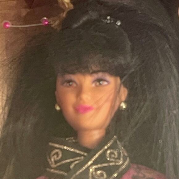 Barbie 1993 Chinese Special Edition "Dolls of the World Collection" NIB 79.3=A-1 - Picture 2 of 11